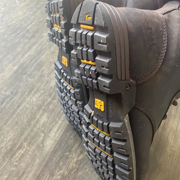 Cat Brand leather boots size 9 women’s / 7 men’s - Picture 3 of 4